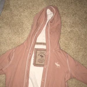 selling an ambercombie and finch button up,